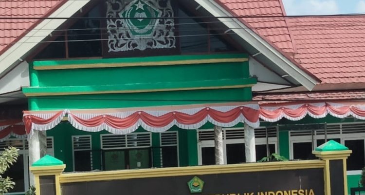 Gedung pemerintahan bertuliskan Arab Melayu
