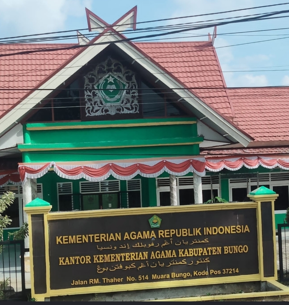 Gedung pemerintahan bertuliskan Arab Melayu